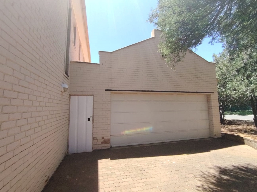 7 Bedroom Property for Sale in Fichardt Park Free State